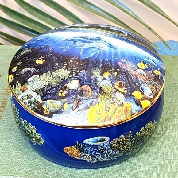 Danbury Mint Tropical Wonderland Blue Hawaii Robert Nelson Music Box #B8504 - Picture 2 of 8